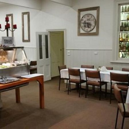 Royal Hotel Snake Valley Luaran gambar