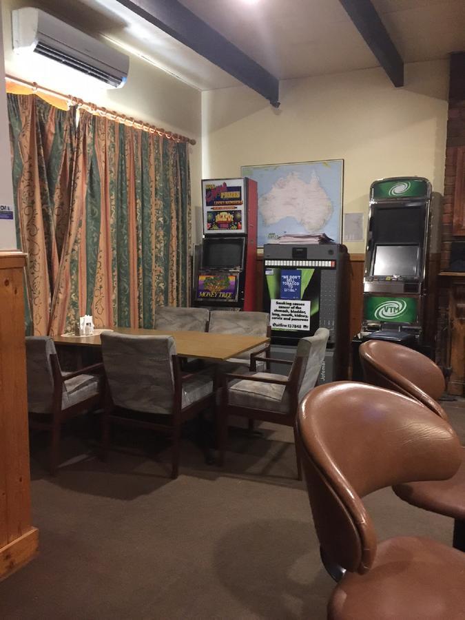 Royal Hotel Snake Valley Luaran gambar