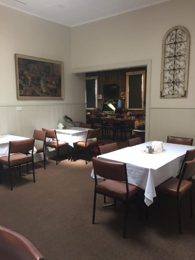 Royal Hotel Snake Valley Luaran gambar