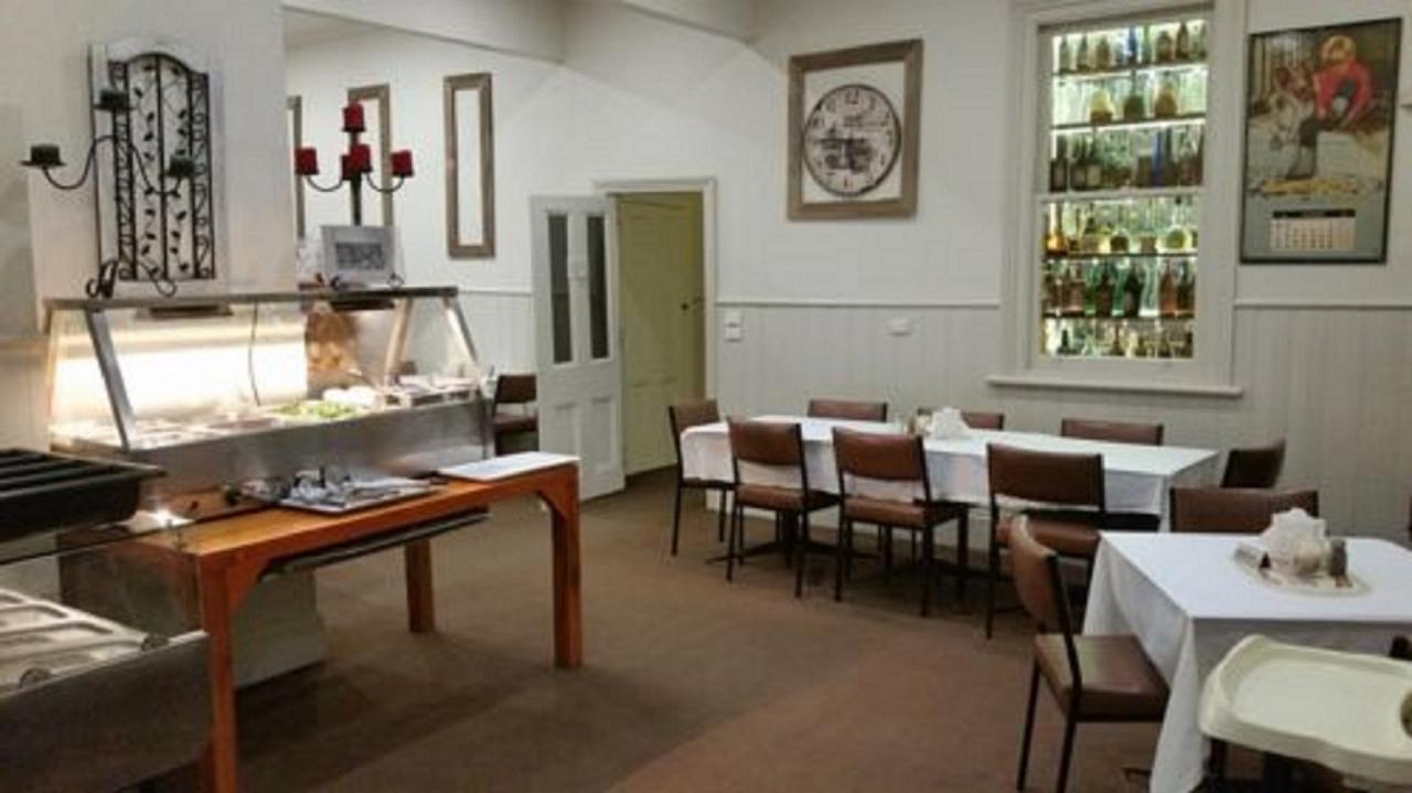 Royal Hotel Snake Valley Luaran gambar